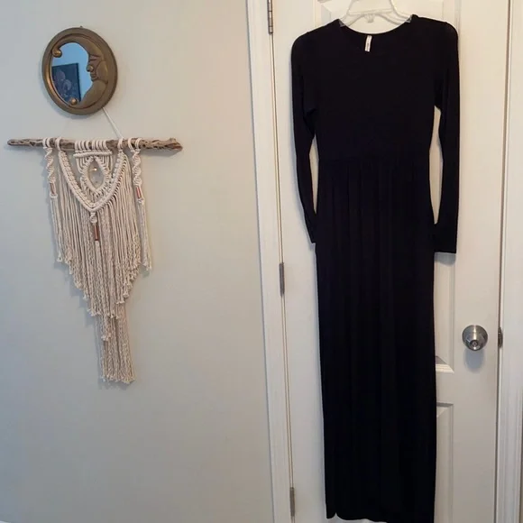 black long sleeve maternity maxi dress Momyknows Smocked Flare Sleeve Photoshoot Maternity Maxi Dress